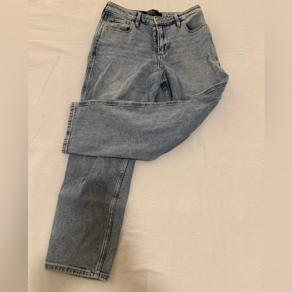 Hollister Curvy High-Rise Mom Jeans